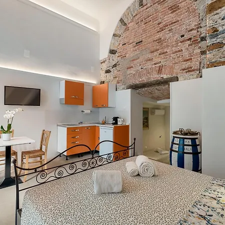 Apartment Pealess House